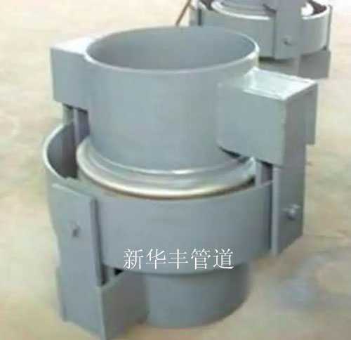 万向铰链套筒补偿器同样吸收位移时需二个或三个组合使用.jpg